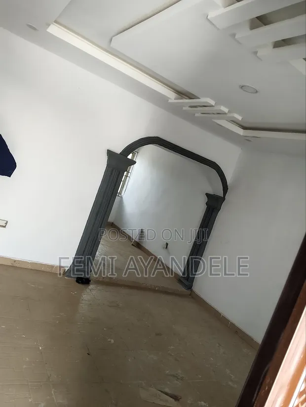 Wurin Zama Mai Kayan Ciki 2 Bedroom a Ofin Estate, Igbogbo don Hayarwa - 1