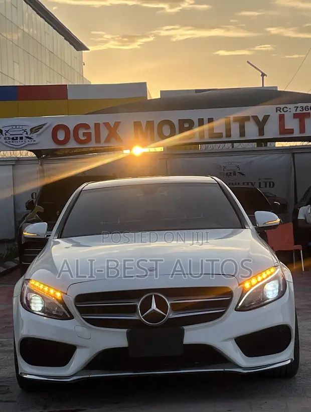 Mercedes-Benz C300 2015 Fari - 1