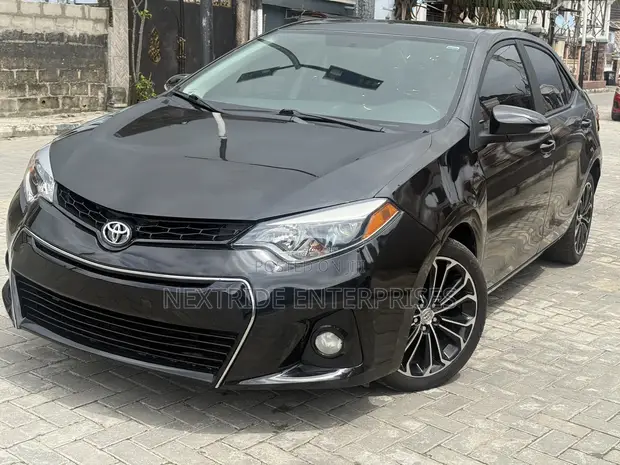 Toyota Corolla 2014 Black - 1
