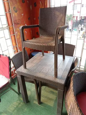 High Quality Plastic Restaurant Chairs & Table for 4