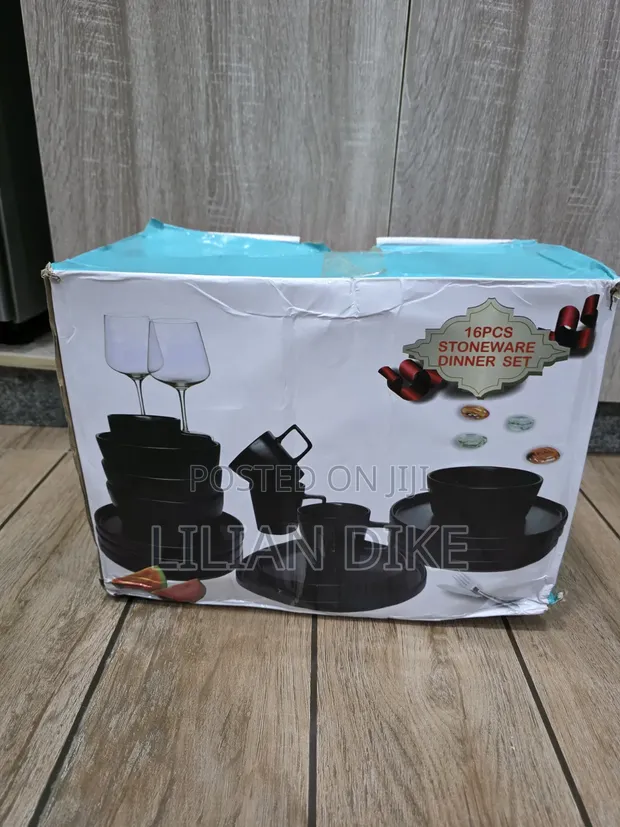 16-Piece Black Stoneware Dinner Set - 1