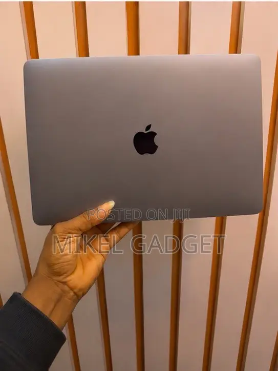 Apple MacBook Air 2020 M1 8GB RAM 256GB SSD - 1