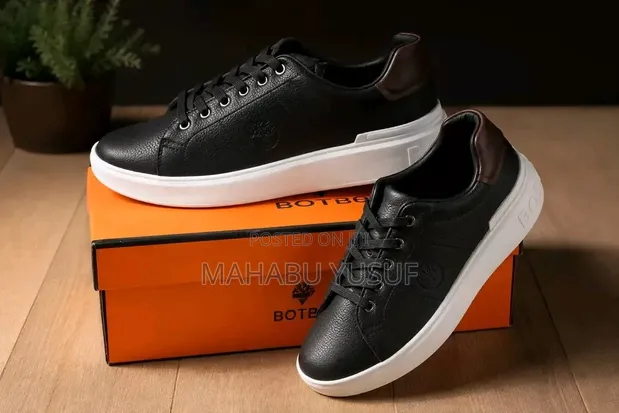 Sokokin Fata na Maza na Louis Vuitton - Baƙi - 1