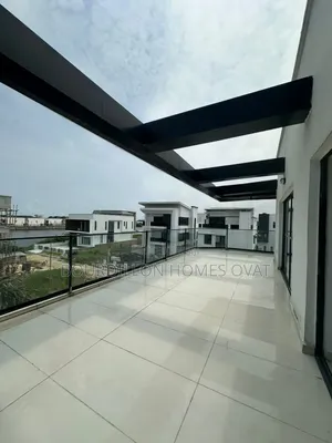 5-Bedroom Duplex da Pool & Cinema a Megamound Estate