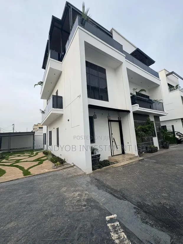 Gidan Kwalta Mai Dakuna 4 da Kayayyaki a Kado, Abuja - 1