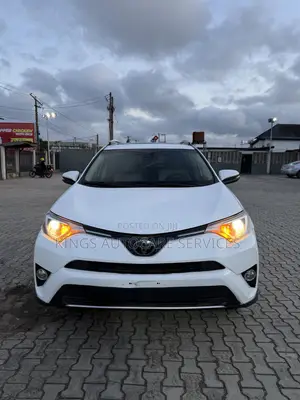 2018 Toyota RAV4 XLE SUV - Foreign Used