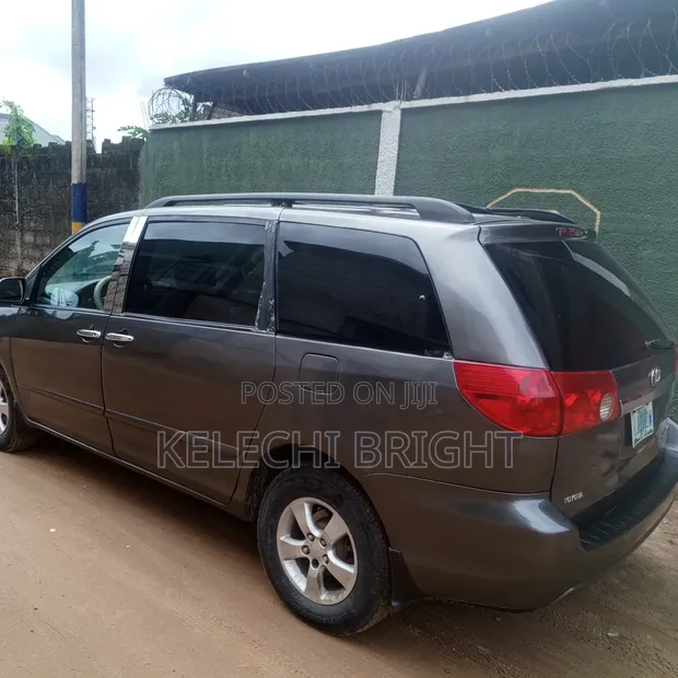2006 Toyota Sienna LE AWD Gray - 1