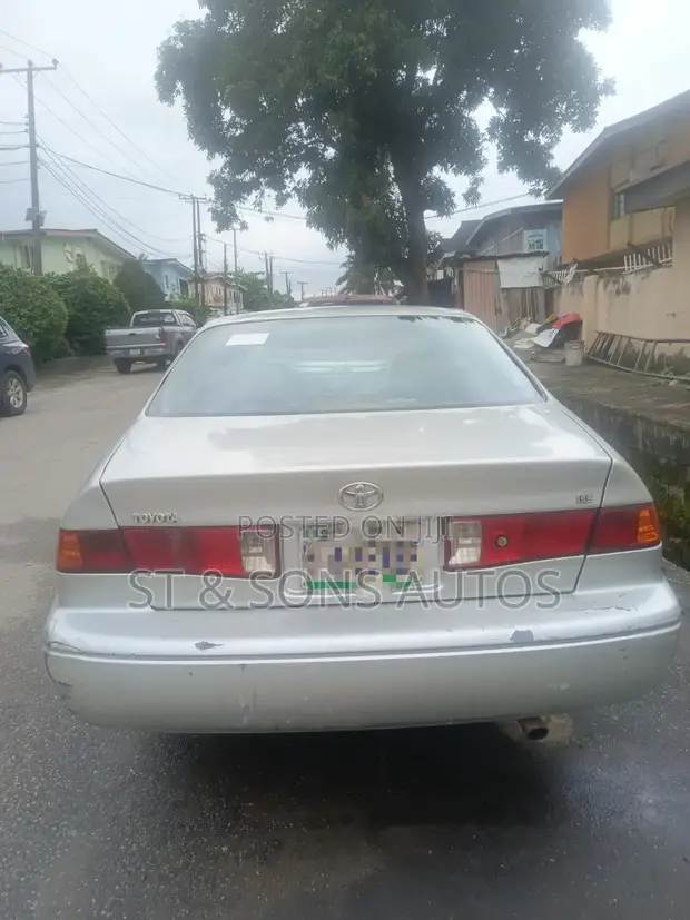 Toyota Camry 2001 Silver - 1