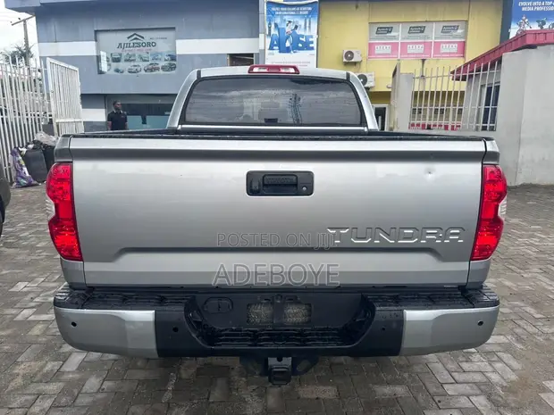 Toyota Tundra 2017 Silver - 1
