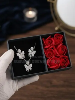 Quality Non-Tarnishable Necklace, Pendant & Earrings Set