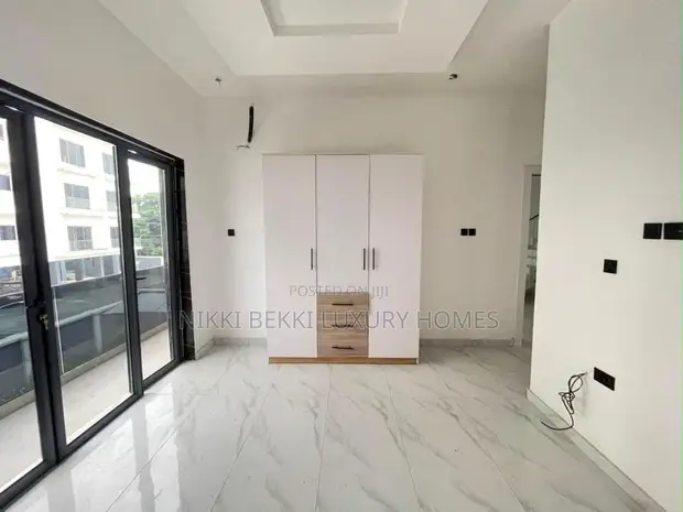 3-Bedroom Duplex don siyarwa a Creek Avenue Court, VGC / Ajah - 1