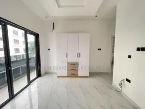 3-Bedroom Duplex don siyarwa a Creek Avenue Court, VGC / Ajah