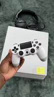 PS4 Pro 1TB Glacier White da Controller - 5