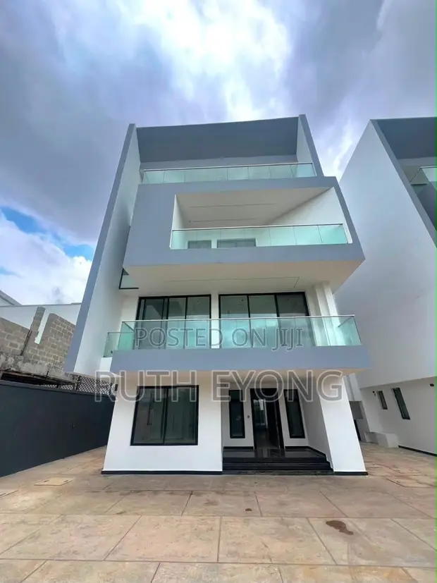 Gidan Luxury 5-Bedroom Duplex Don Siyarwa a Banana Island - 1