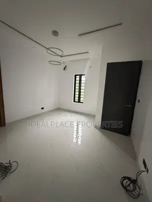 Sabon Gina 5-Bedroom Duplex da BQ & Pool a Adeniyi Jones, Ikeja