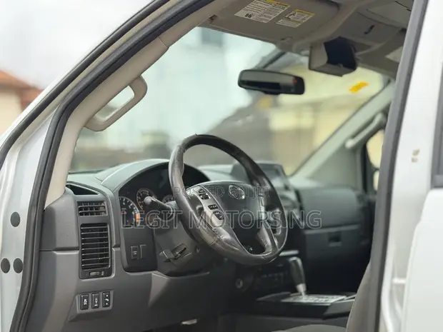 Nissan Titan SV 4x4 Crew Cab SWB 2015 Silver - 1