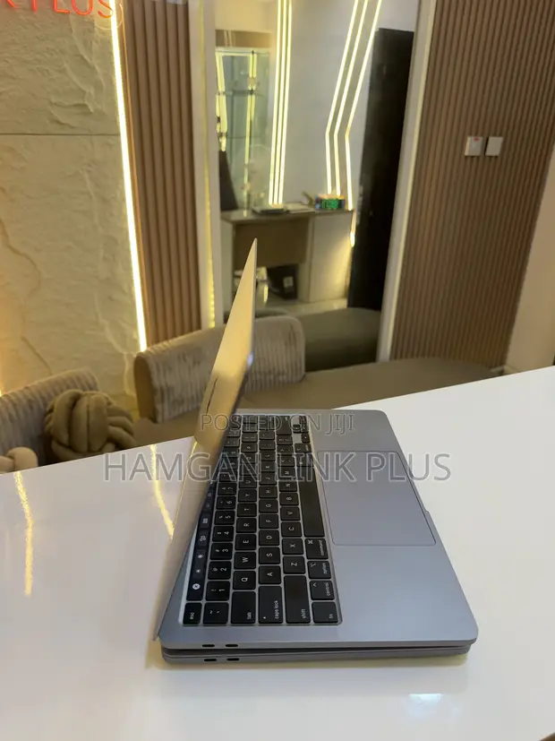 Apple MacBook Pro 2020 13-inch Intel Core i7 32GB RAM 1TB SSD - 1
