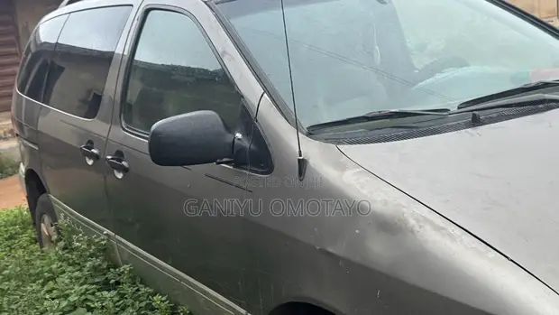 Toyota Sienna XLE 1999 Gray - 1