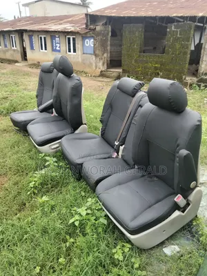 Cikakken Set na Kursiyoyin Mota na Lexus RX 330