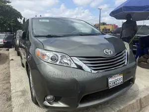 Toyota Sienna 2012 Mai Amfani Daga Ƙasashen Waje