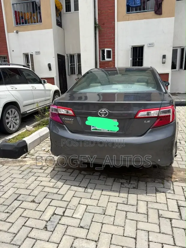 Toyota Camry 2013 Gray - 1