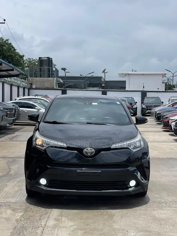 2018 Toyota C-HR XLE FWD Sport Utility - 1