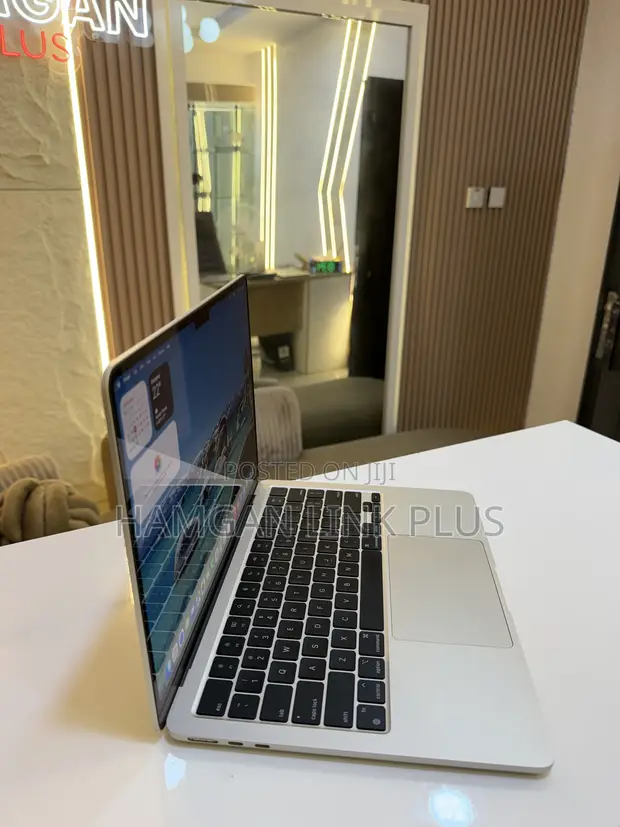 Apple MacBook Air 2024 M3 8GB RAM 256GB SSD - 1