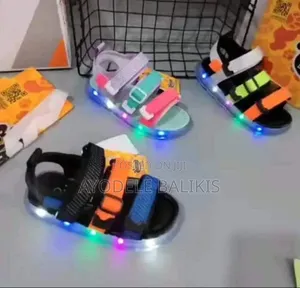 Sabbin Sandal Na Yara Baƙi (Lambar 27)