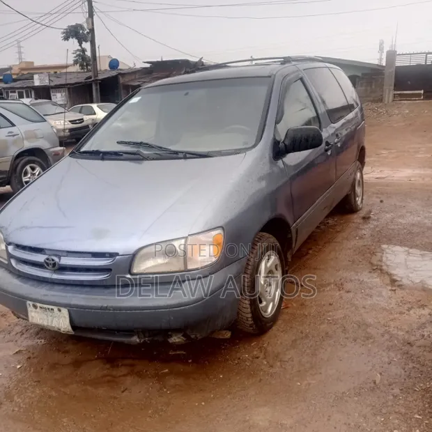 Toyota Sienna 1999 Blue - 1