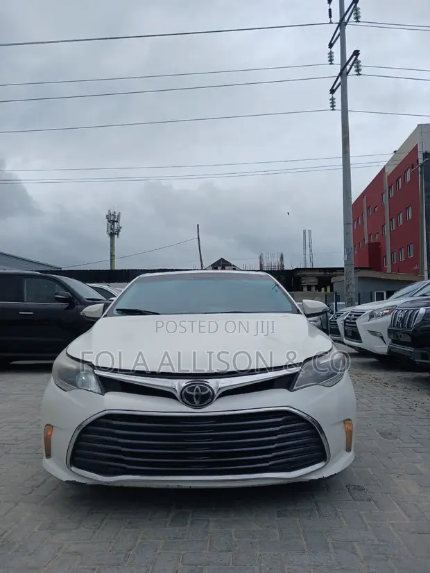 2013 Toyota Avalon XLE Sedan FWD (3.5L 6cyl) - 1