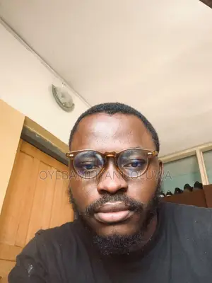 Social Media Manager & Tech Professional