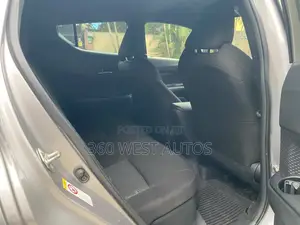 2018 Toyota C-HR XLE FWD Sport Utility - Silver