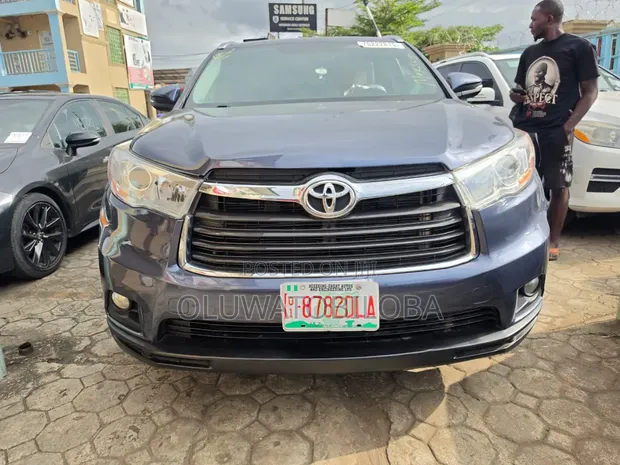 Toyota Highlander XLE SUV 2015 - Shuɗi - 1