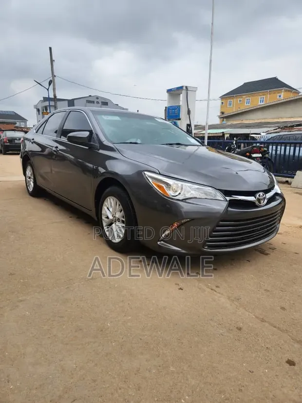 Toyota Camry 2017 LE - 1