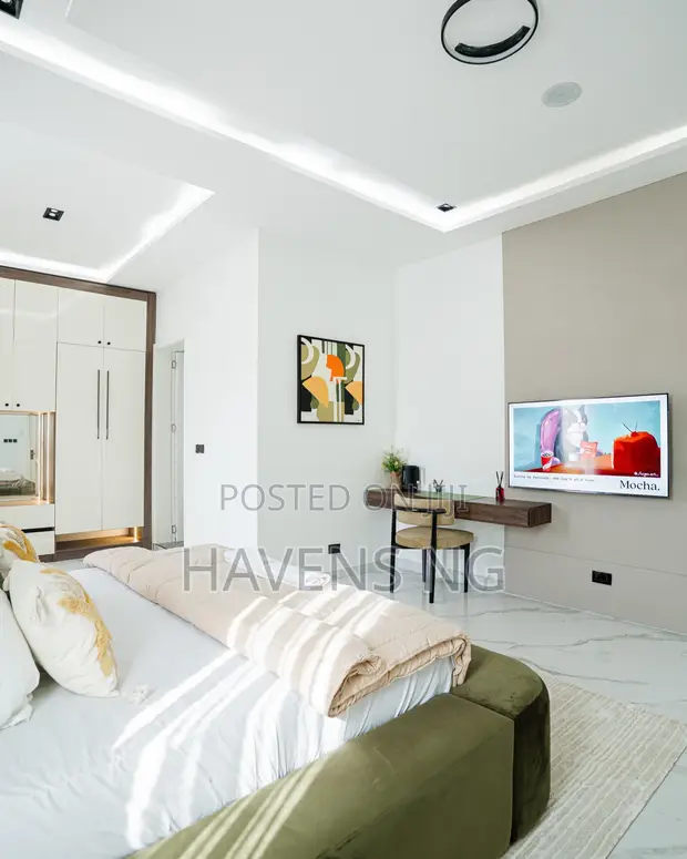 Luxury 5-Bedroom Triplex Shortlet with Private Pool & Cinema - 1