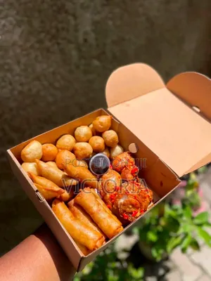 Vee's Cakes and Treats: Small Chops Daily