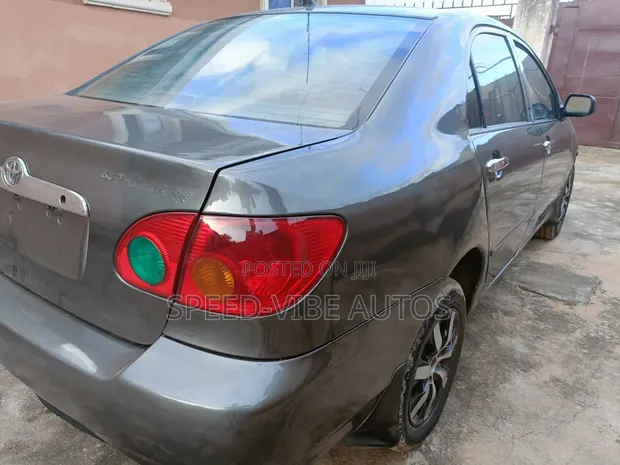 Toyota Corolla 2005 Gray - 1