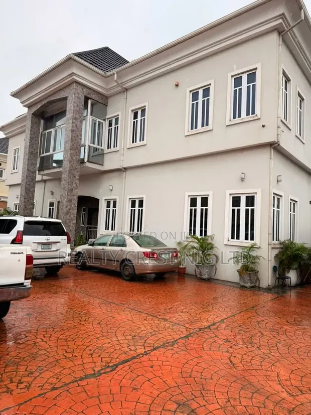 Gidan Luxury 6-Bedroom Duplex Don Siyarwa a Ikeja GRA - 1