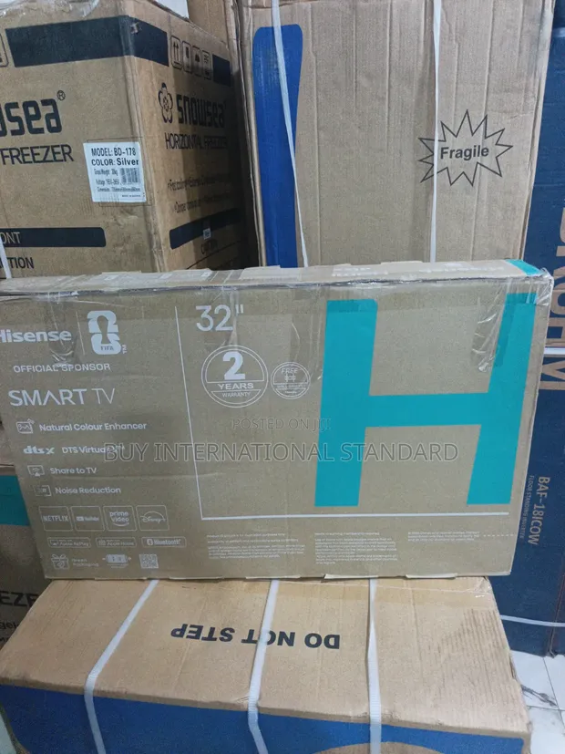 Hisense 32-inch Full HD Smart LED TV - 1
