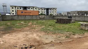 Filin Zama na 1400sqm, Jahi Gilmore