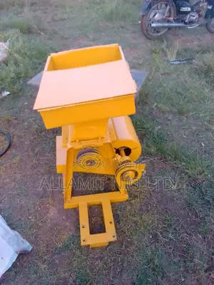 Maize/Cowpea Sheller with Blower