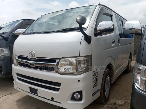 Toyota HiAce 2011 White - 1