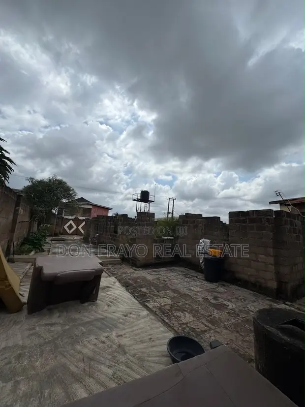 535 SQM Filin Zama da BQ mai dakuna 2 & Ginin 3-Bed da bai kammala ba, Felele Estate, Ibadan - 1