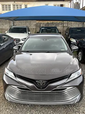 2018 Toyota Camry XLE Beige - Foreign Used