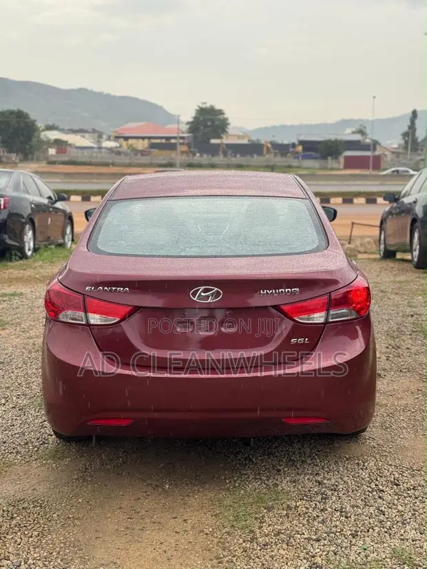 Hyundai Elantra 2012 Red - 1