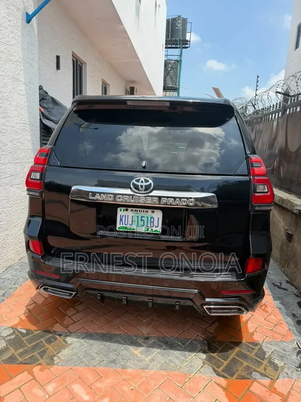 Toyota Land Cruiser Prado 2010 Black - 1