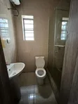 Gidan Alatu mai dakuna 5 a VGC, Ajah - 4