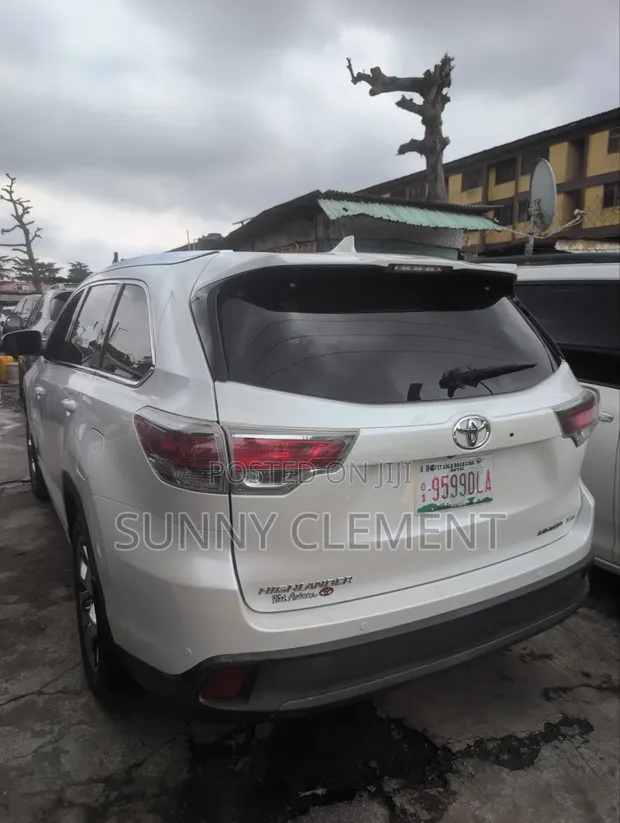 2015 Toyota Highlander XLE AWD SUV White - 1