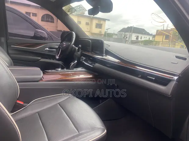 2022 Cadillac Escalade Black - 1