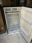 Royal RREF105 Tabletop Refrigerator - 2